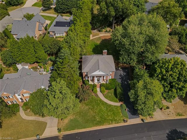 4025 Huntscroft Lane, Winston-salem, NC 27106