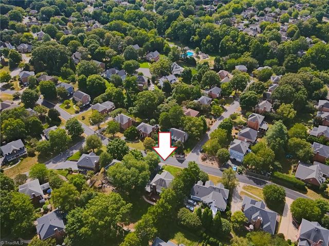 4025 Huntscroft Lane, Winston-salem, NC 27106