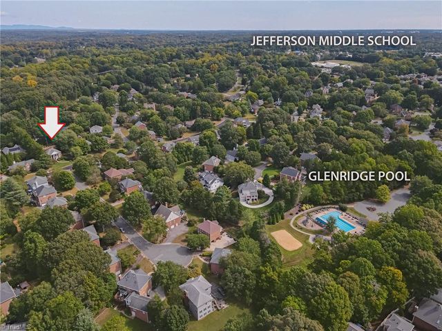 4025 Huntscroft Lane, Winston-salem, NC 27106