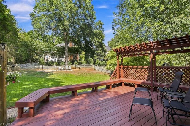 4025 Huntscroft Lane, Winston-salem, NC 27106