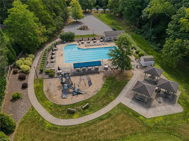 4025 Huntscroft Lane, Winston-salem, NC 27106