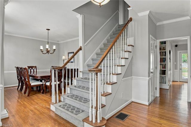 4025 Huntscroft Lane, Winston-salem, NC 27106