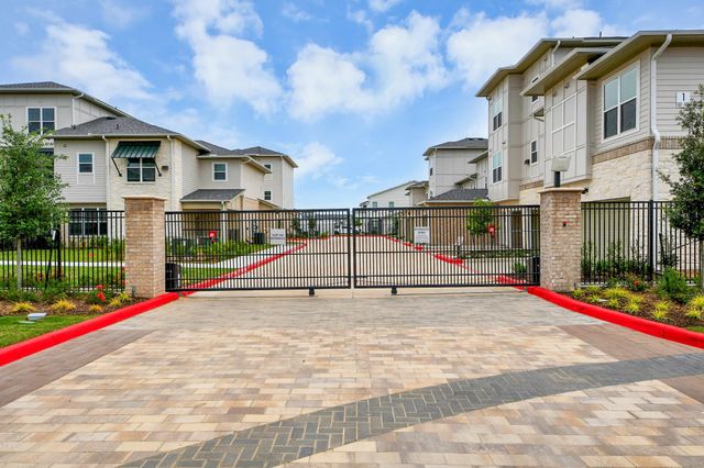 2002 Spring Stuebner 201, Spring, TX 77389