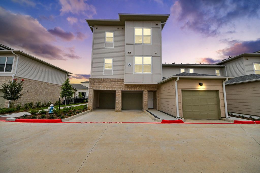 2002 Spring Stuebner 201, Spring, TX 77389