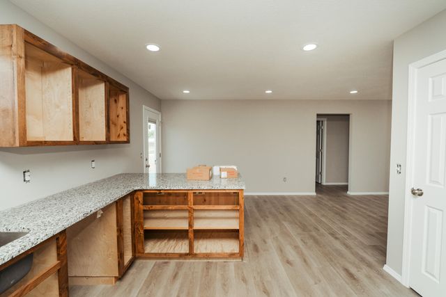 1371 E Macon Street, Republic, MO 65738
