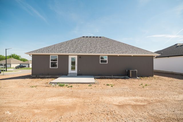 1371 E Macon Street, Republic, MO 65738