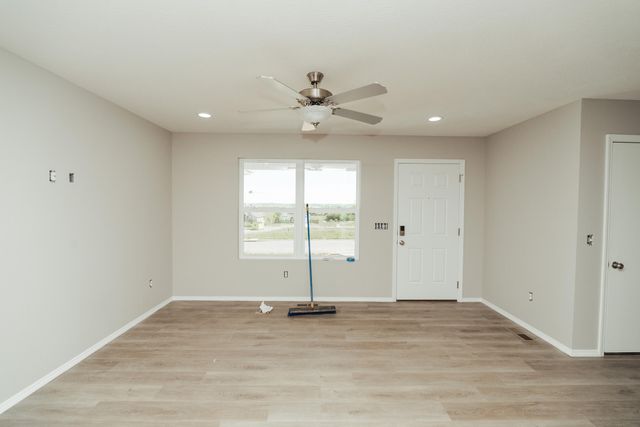 1371 E Macon Street, Republic, MO 65738