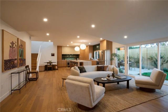 288 E Bay Street, Costa Mesa, CA 92627