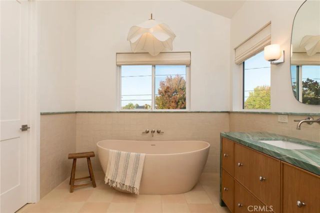 288 E Bay Street, Costa Mesa, CA 92627