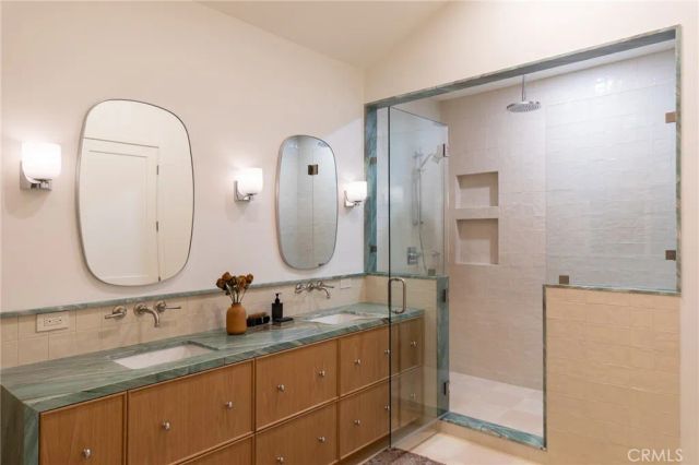 288 E Bay Street, Costa Mesa, CA 92627
