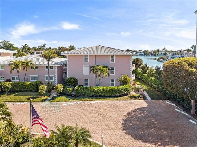 1910 Gulf Shore BLVD N # 107, Naples, FL 34102