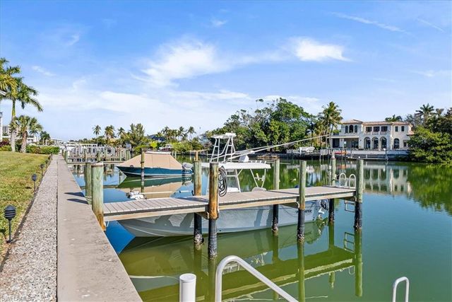 1910 Gulf Shore BLVD N # 107, Naples, FL 34102