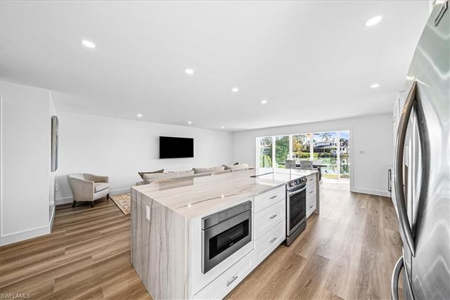 1910 Gulf Shore BLVD N # 107, Naples, FL 34102