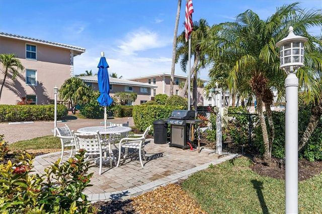 1910 Gulf Shore BLVD N # 107, Naples, FL 34102
