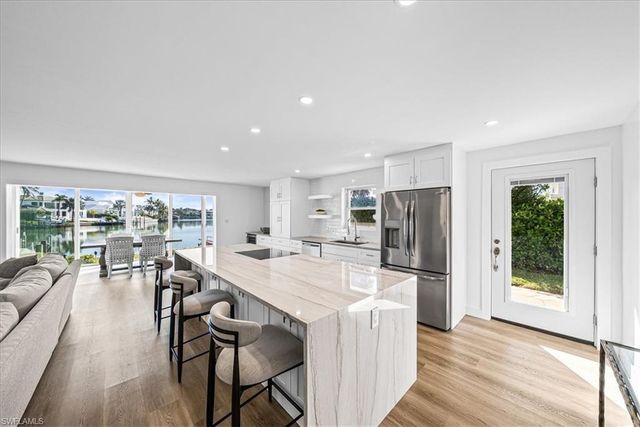 1910 Gulf Shore BLVD N # 107, Naples, FL 34102