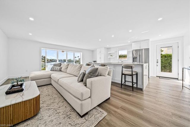 1910 Gulf Shore BLVD N # 107, Naples, FL 34102