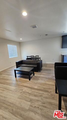 1320 W 37th Street A, Los Angeles, CA 90007