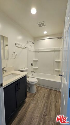 1320 W 37th Street A, Los Angeles, CA 90007