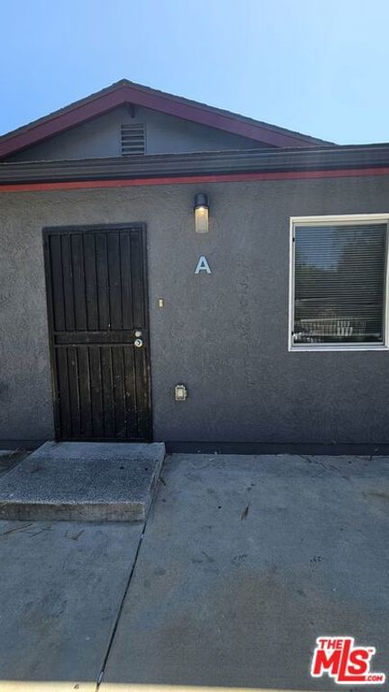 1320 W 37th Street A, Los Angeles, CA 90007