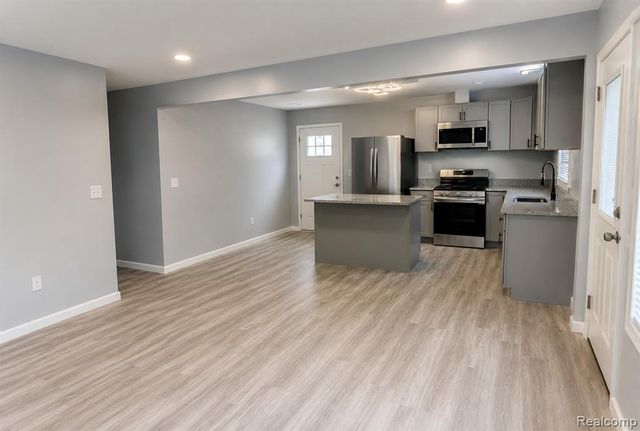 27865 Brettonwoods Street, Madison Heights, MI 48071