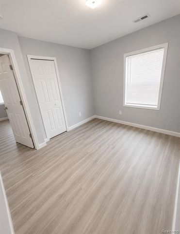 27865 Brettonwoods Street, Madison Heights, MI 48071
