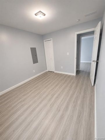 27865 Brettonwoods Street, Madison Heights, MI 48071