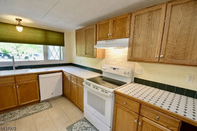 2 Elm Rd, Hardyston Twp., NJ 07419