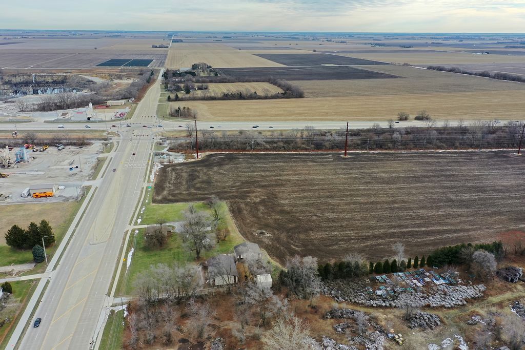 Image 4 of property listing at 1296 E Bourbonnais Parkway, Bourbonnais, IL 60914