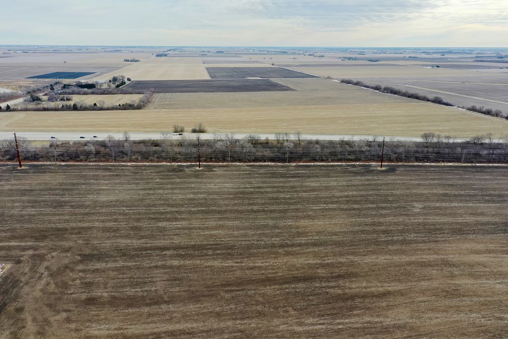 Image 5 of property listing at 1296 E Bourbonnais Parkway, Bourbonnais, IL 60914