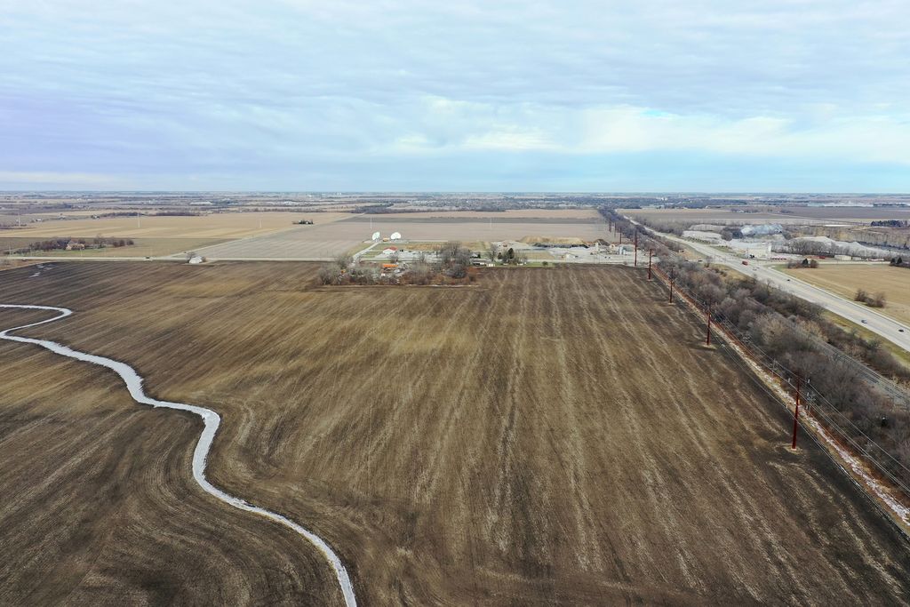 Image 9 of property listing at 1296 E Bourbonnais Parkway, Bourbonnais, IL 60914