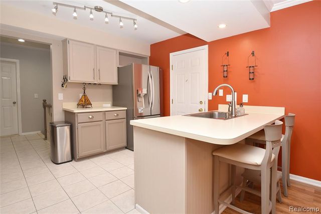 1635 Huntington Park A, Rochester Hills, MI 48309