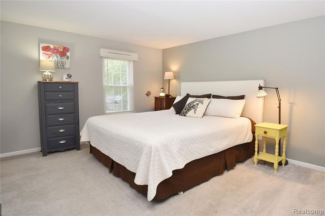 1635 Huntington Park A, Rochester Hills, MI 48309
