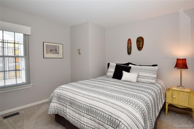 1635 Huntington Park A, Rochester Hills, MI 48309