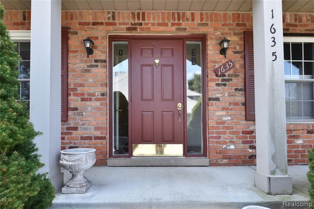 1635 Huntington Park A, Rochester Hills, MI 48309