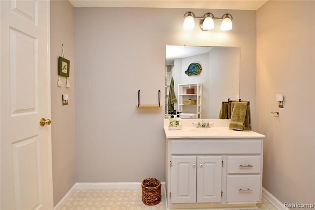 1635 Huntington Park A, Rochester Hills, MI 48309