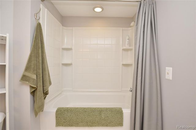 1635 Huntington Park A, Rochester Hills, MI 48309