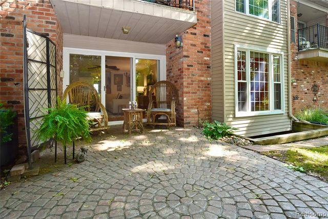 1635 Huntington Park A, Rochester Hills, MI 48309