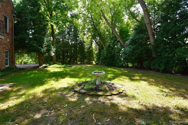 1635 Huntington Park A, Rochester Hills, MI 48309