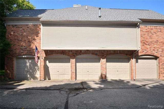 1635 Huntington Park A, Rochester Hills, MI 48309
