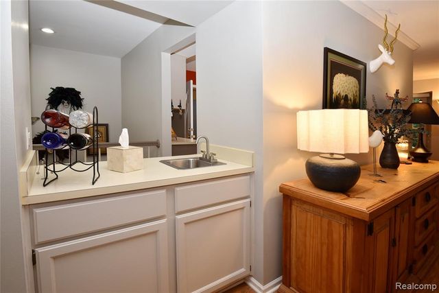 1635 Huntington Park A, Rochester Hills, MI 48309