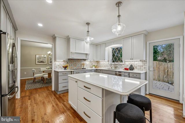 11705 HITCHING POST LN, Rockville, MD 20852