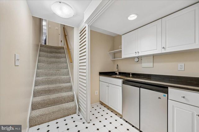 11705 HITCHING POST LN, Rockville, MD 20852