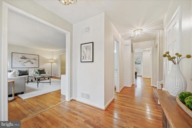 11705 HITCHING POST LN, Rockville, MD 20852