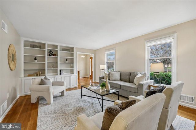 11705 HITCHING POST LN, Rockville, MD 20852