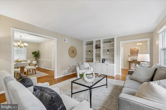 11705 HITCHING POST LN, Rockville, MD 20852