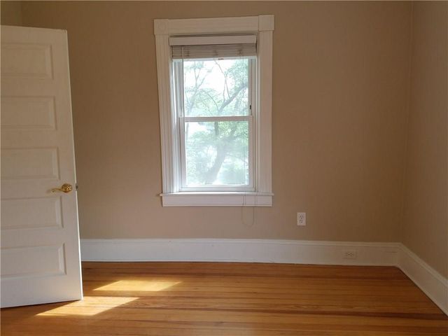 3 Bay View Avenue 3, Bristol, RI 02809