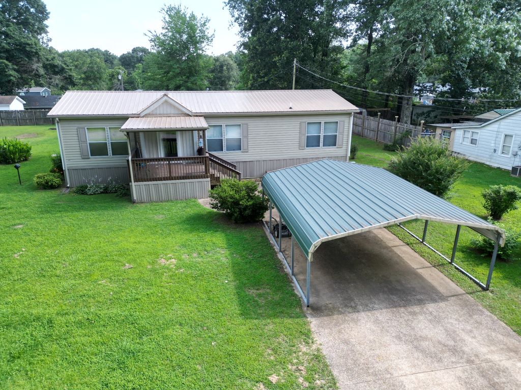 411 W Martin Rd, Collinwood, TN 38450