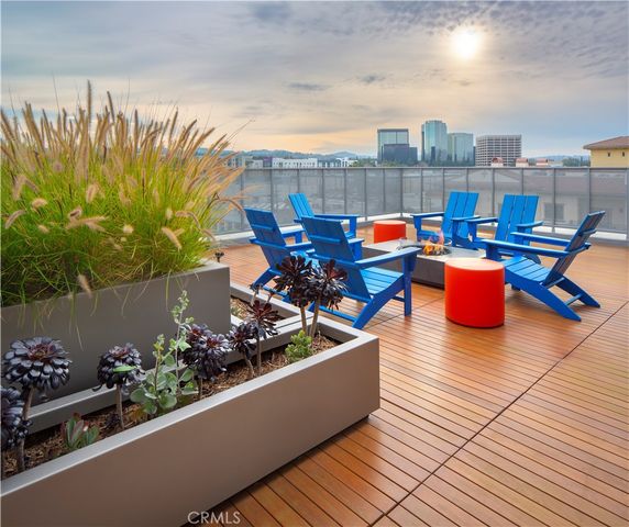 6200 Variel Avenue 342, Woodland Hills, CA 91367