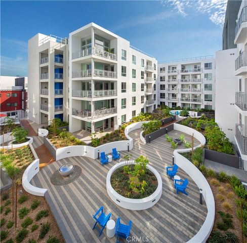 6200 Variel Avenue 342, Woodland Hills, CA 91367