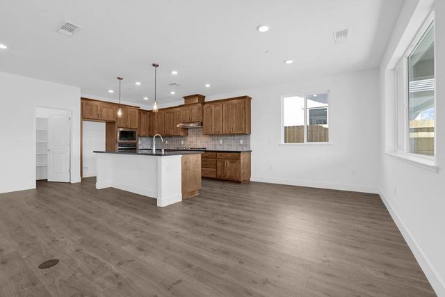 10324 Evangaline Way, Elk Grove, CA 95757